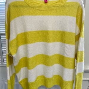 Vince Camuto Yellow and White Striped Crew Neck Sweater (Size Medium)